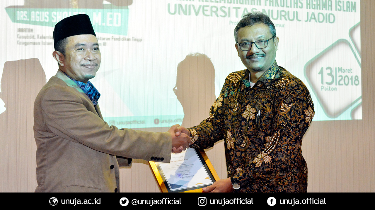 Rector gives a souvenir to Bapak Agus as a keynote speaker