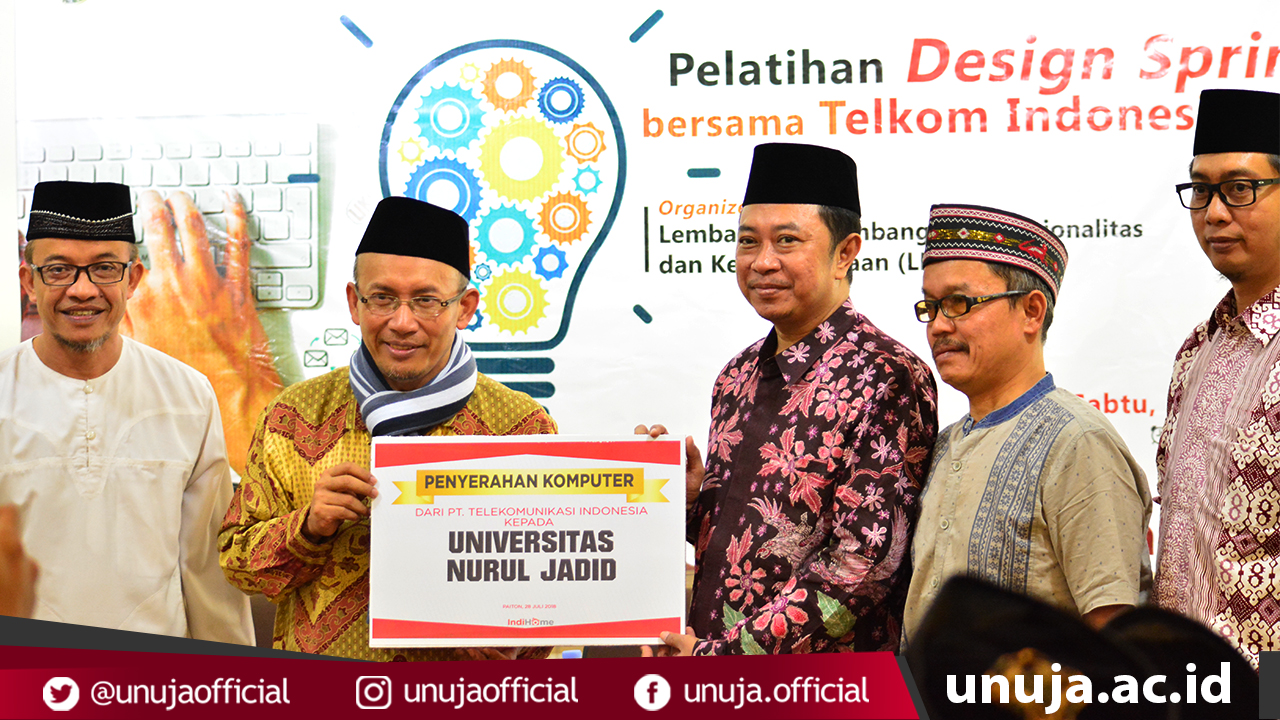 Penyerahan Komputer dari PT. Telekomunikasi Indonesia keapada Universitas Nurul Jadid