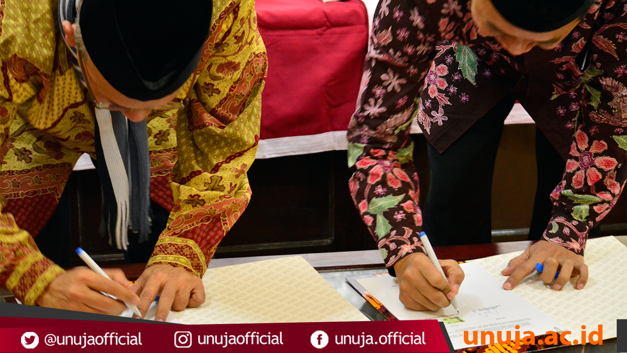 Penandatanganan MoU antara Telkom Indonesia dengan Universitas Nururl Jadid