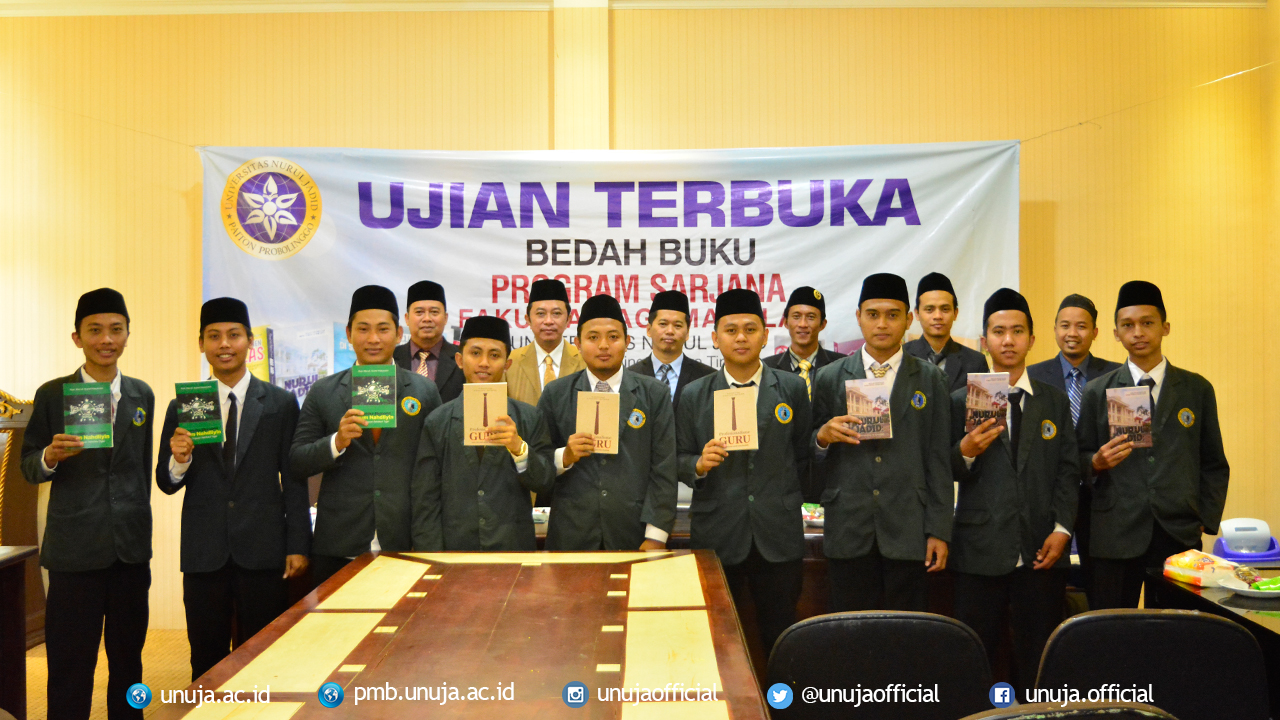 Foto bersama para peserta Ujian Terbuka bersama seluruh dewan penguji