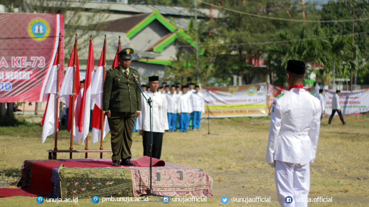 Pengibaran Bendera Merah Putih di Bumi Nurul Jadid  