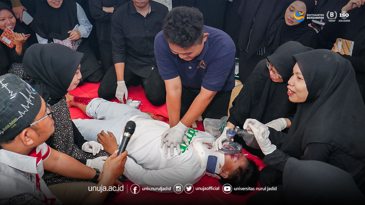 Fakultas Kesehatan UNUJA Gandeng EMT 118 Surabaya Gelar Pelatihan BTCLS