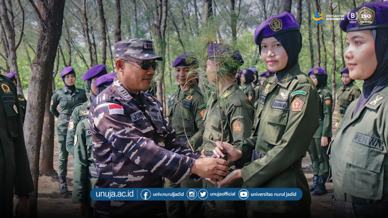 Tanam Cemara Laut, Menwa UNUJA dan TNI Wujudkan Kepedulian Lingkungan di Pesisir Paiton