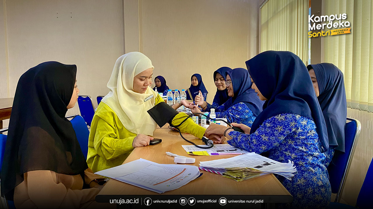 Peringati Harlah PPNJ ke 75, UNUJA dan Klinik Az Zainiyah Gelar Baksos Kesehatan Gratis