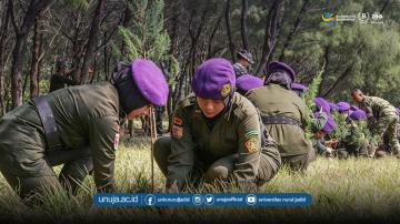 Tanam Cemara Laut, Menwa UNUJA dan TNI Wujudkan Kepedulian Lingkungan di Pesisir Paiton