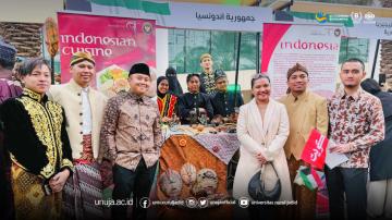 Mahasiswa PBA UNUJA Kenalkan Budaya Indonesia di Kuwait