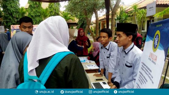 Mahasiswa UNUJA dalam Expo Kampus se-Jatim dan Bali